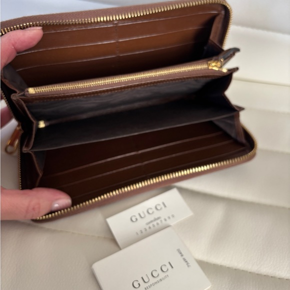 Gucci Brown and Gold Wallet - Picture 9 of 11